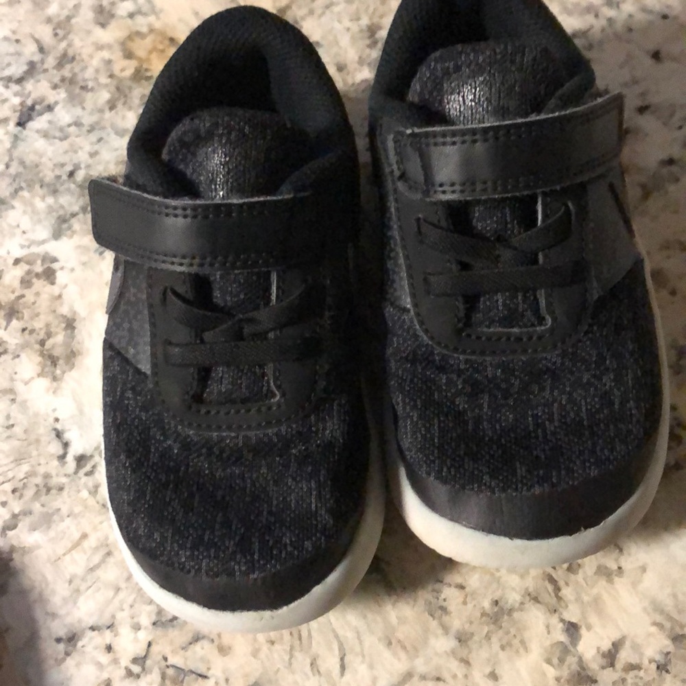 Nike shoes 9C